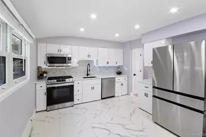 380 Montgomery Avenue, West Babylon, NY 11704 - Photo 14