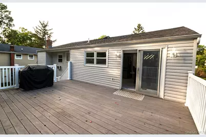 380 Montgomery Avenue, West Babylon, NY 11704 - Photo 12