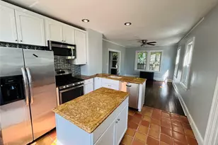 19 Ellwood St, Glen Cove, NY 11542 - Photo 2