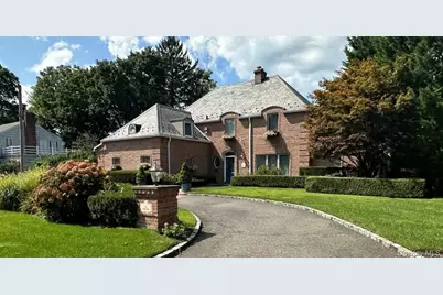 29 Pine Hill Road, Great Neck, NY 11020 - Photo 1