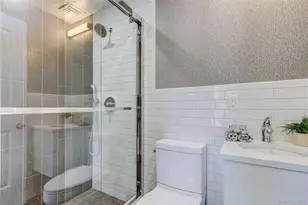 610 Jericho Tpke, New Hyde Park, NY 11040 - Photo 4