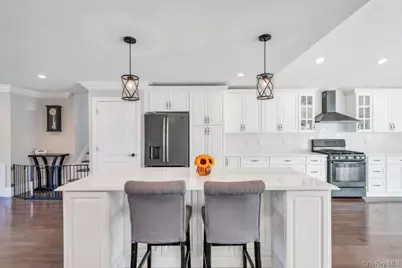 2566 Hyacinth Street, Westbury, NY 11590 - Photo 4