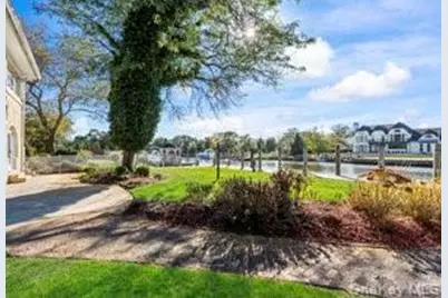 68 E Bayberry Road, Islip, NY 11751 - Photo 22