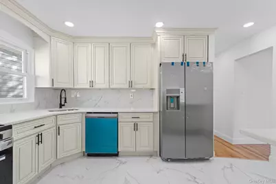 18918 Tioga Dr, Saint Albans, NY 11412 - Photo 4