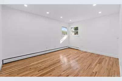 18918 Tioga Dr, Saint Albans, NY 11412 - Photo 10