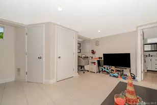 10 Pansy Ave, Floral Park, NY 11001 - Photo 16