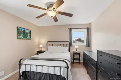 10 Riverdale Avenue, Oakdale, NY 11769 - Photo 22