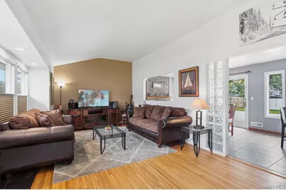 10 Riverdale Avenue, Oakdale, NY 11769 - Photo 8