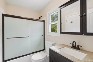 10 Riverdale Ave, Oakdale, NY 11769 - Photo 20