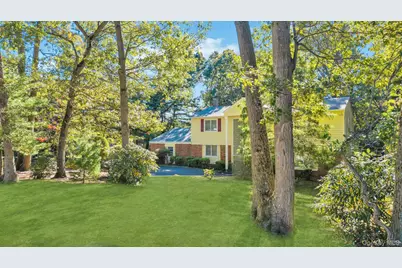 8 Chablis Drive, Dix Hills, NY 11746 - Photo 4