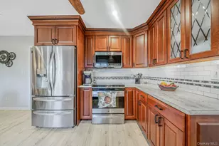 10 Munson St, Medford, NY 11763 - Photo 32