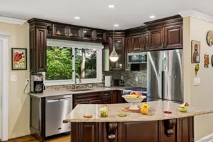 110 Topland Rd, White Plains, NY 10605 - Photo 10