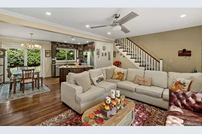 110 Topland Road, White Plains, NY 10605 - Photo 2