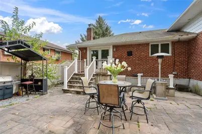 8 Westminster Road, Syosset, NY 11791 - Photo 12