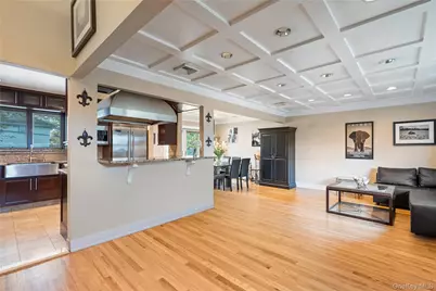 8 Westminster Road, Syosset, NY 11791 - Photo 8