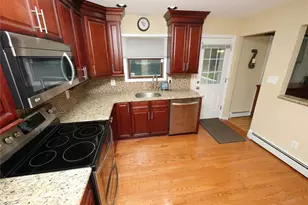 20 Whitestone Rd, Sound Beach, NY 11789 - Photo 10