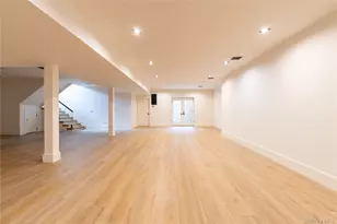 487 Davie St, Westbury, NY 11590 - Photo 50