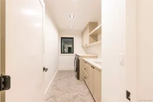 487 Davie St, Westbury, NY 11590 - Photo 46