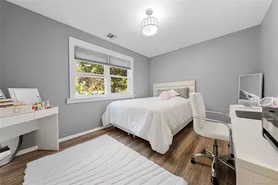 18 Lindsey Court, Holtsville, NY 11742 - Photo 22