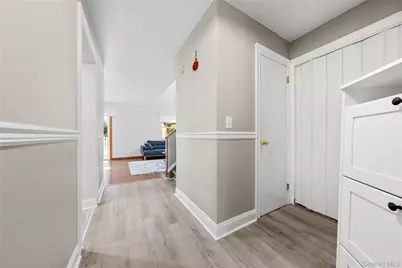 18 Lindsey Court, Holtsville, NY 11742 - Photo 8