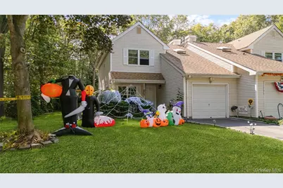 18 Lindsey Court, Holtsville, NY 11742 - Photo 1