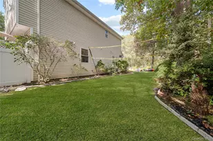 18 Lindsey Ct, Holtsville, NY 11742 - Photo 28