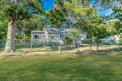 529 Elder Lane, Ronkonkoma, NY 11779 - Photo 2