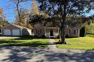 4 Pine Ln, Hopewell Junction, NY 12533 - Photo 2