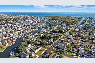 45 Venetian Prom, Lindenhurst, NY 11757 - Photo 6