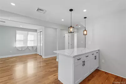 45 Venetian Prom, Lindenhurst, NY 11757 - Photo 18