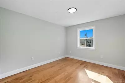 45 Venetian Prom, Lindenhurst, NY 11757 - Photo 22