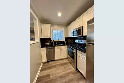 3-2A Presidents Drive #3-2A, Port Jefferson, NY 11777 - Photo 2