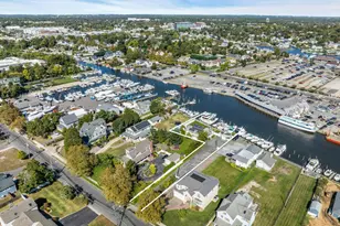 97 Ocean Ave, Bay Shore, NY 11706 - Photo 24