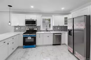 385 Clayton St, Central Islip, NY 11722 - Photo 12