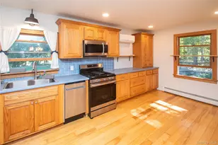 7 Phillips Rd, Poughkeepsie, NY 12603 - Photo 10