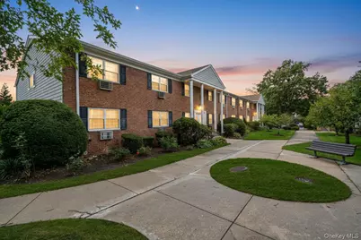 336 Lakeland Avenue #5D, Sayville, NY 11782 - Photo 2