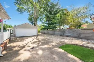 940 Union St, Bohemia, NY 11716 - Photo 36