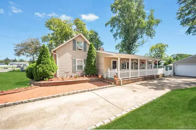 940 Union Street, Bohemia, NY 11716 - Photo 2