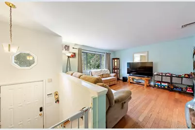 4 Verven Road, Poughkeepsie, NY 12603 - Photo 2