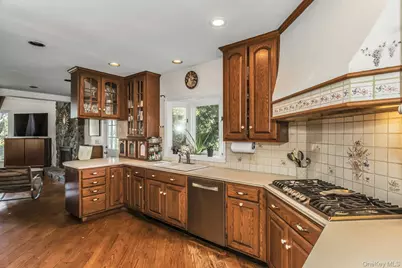 10 Soundview Crest, Manhasset, NY 11030 - Photo 16