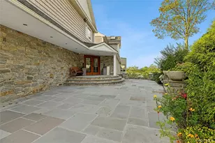 8 September Ln, Glen Cove, NY 11542 - Photo 4