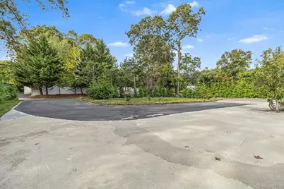 61 Old Indian Head Road, Commack, NY 11725 - Photo 4