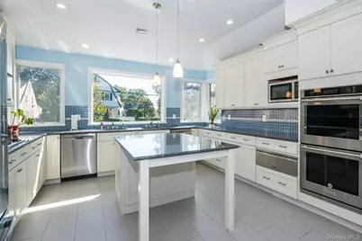 18 Lomond Place, New Rochelle, NY 10804 - Photo 8