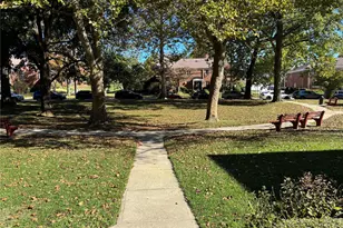 41 Lawrence Dr, White Plains, NY 10603 - Photo 2