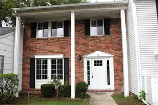 8 Lexington Ct, Coram, NY 11727 - Photo 2