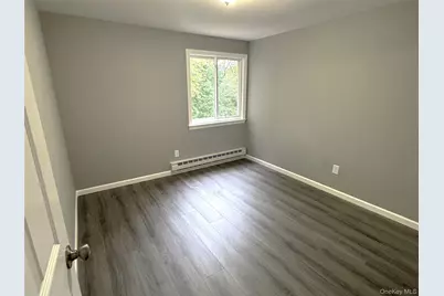 8 Lexington Court, Coram, NY 11727 - Photo 12