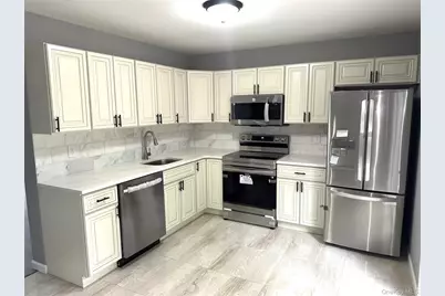 8 Lexington Court, Coram, NY 11727 - Photo 4