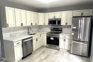 8 Lexington Ct, Coram, NY 11727 - Photo 4