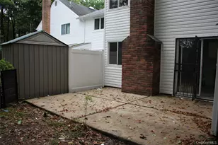 8 Lexington Ct, Coram, NY 11727 - Photo 14