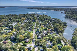 385 Cottage Pl, Southold, NY 11971 - Photo 12